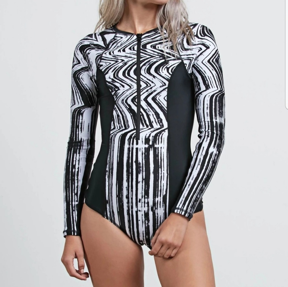 Volcom bodysuit rashgaurd Large